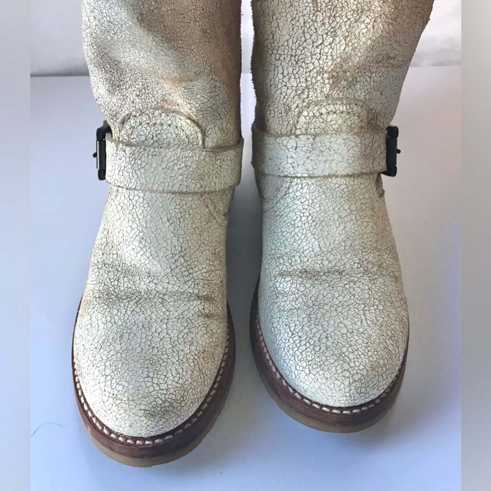 Size 7 / FRYE Leather Moto Boots / Cream Crackled-Distressed Look - Picture 13 of 15